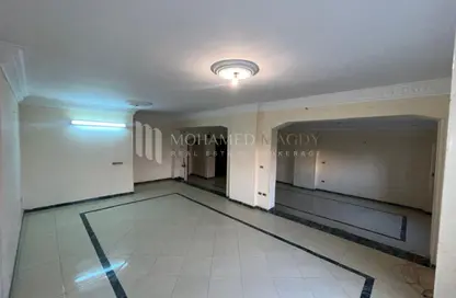 شقة - 3 غرف نوم - 2 حمامات للبيع في شارع 7 - الحي الثالث - مدينة 6 أكتوبر - الجيزة