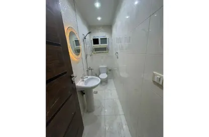 Apartment - 3 Bedrooms - 2 Bathrooms for sale in Mahmoud Ghoneim St. - 6th Zone - Nasr City - Cairo