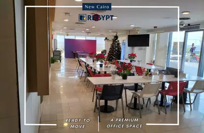 مساحات مكتبية - استوديو - 4 حمامات للايجار في مركز القاهرة الطبي - شارع التسعين الشمالي - التجمع الخامس - مدينة القاهرة الجديدة - القاهرة