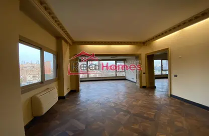 Apartment - 4 Bedrooms - 3 Bathrooms for rent in El Gezirah St. - Zamalek - Cairo