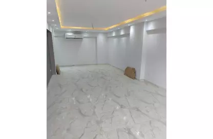 شقة - 3 غرف نوم - 2 حمامات للايجار في شارع شهاب - المهندسين - الجيزة