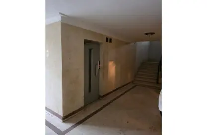 شقة - 2 غرف نوم - 1 حمام للبيع في شارع احمد فخري - المنطقة السادسة - مدينة نصر - القاهرة