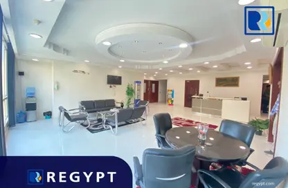 Office Space - Studio - 3 Bathrooms for rent in Zahraa Al Maadi St. - Degla - Hay El Maadi - Cairo