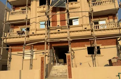 Roof - 3 Bedrooms - 3 Bathrooms for sale in Area B - Ganoob El Acadimia - New Cairo City - Cairo