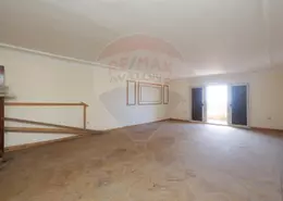 شقة - 5 غرف نوم - 3 حمامات للبيع في شارع غاربو بك - زيزينيا - حي شرق - الاسكندرية