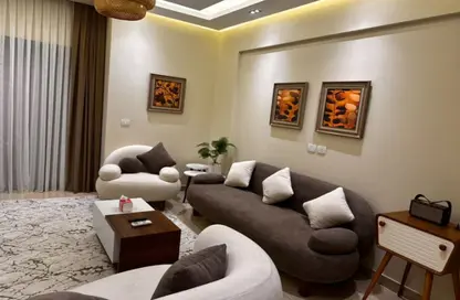 شقة - 3 غرف نوم - 3 حمامات للايجار في مون ريزيدنس - فيفث سكوير - التجمع الخامس - مدينة القاهرة الجديدة - القاهرة