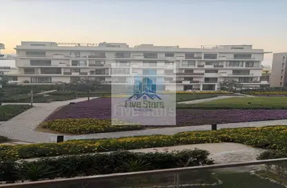 Apartment - 3 Bedrooms - 2 Bathrooms for sale in Royal City - Sheikh Zayed Compounds - Sheikh Zayed City - Giza