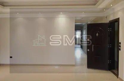 Apartment - 3 Bedrooms - 2 Bathrooms for rent in Area B - Ganoob El Acadimia - New Cairo City - Cairo