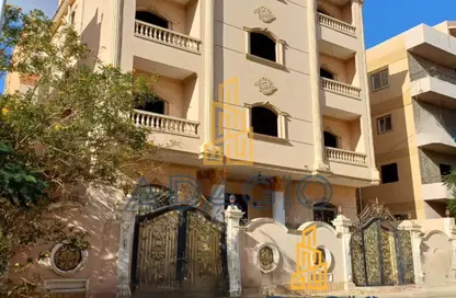 بناية كاملة - 8 غرف نوم - 8 حمامات للبيع في الحي الحادي عشر - الشيخ زايد - الجيزة