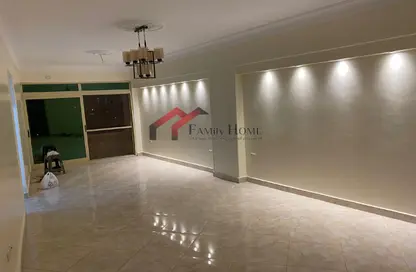 Apartment - 3 Bedrooms - 1 Bathroom for sale in Zahraa Madinet Nasr School St. - 10th District - Nasr City - Cairo