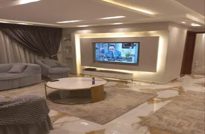 شقة - 3 غرف نوم - 3 حمامات للايجار في شارع رشدان - الدقي - الجيزة