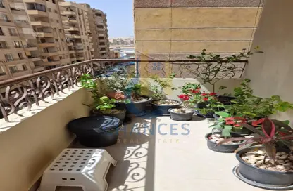 Apartment - 3 Bedrooms - 2 Bathrooms for sale in taksim Shamal Sinaa 2 St. - Zahraa El Maadi - Hay El Maadi - Cairo