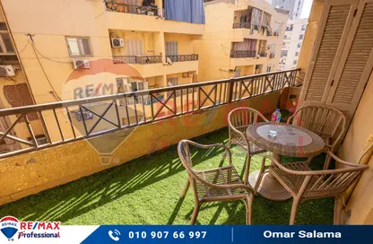 شقة - 3 غرف نوم - 2 حمامات للبيع في شارع شعراوي - لوران - حي شرق - الاسكندرية