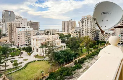 شقة - 3 غرف نوم - 2 حمامات للايجار في سابا باشا - حي شرق - الاسكندرية