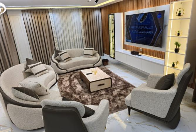 8204889 - Property Image 2