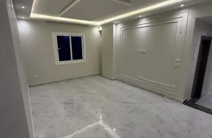 Apartment - 3 Bedrooms - 3 Bathrooms for sale in Mohamed Kamel Al Harouny St. - 6th Zone - Nasr City - Cairo