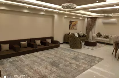 Apartment - 3 Bedrooms - 3 Bathrooms for rent in Geziret Al Arab St. (El Mohandes Mohamed Hassan Helmy) - Mohandessin - Giza