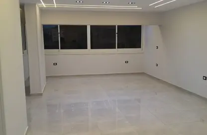 شقة - 3 غرف نوم - 2 حمامات للبيع في شارع السودان - المهندسين - الجيزة