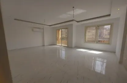 شقة - 3 غرف نوم - 3 حمامات للبيع في شارع شهاب - المهندسين - الجيزة