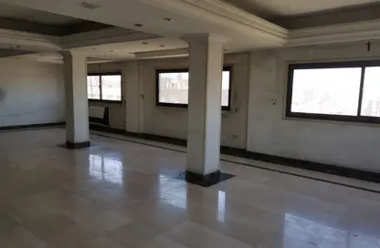 Apartment - 4 Bedrooms - 4 Bathrooms for sale in Mohandessin - Giza