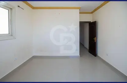 شقة - 3 غرف نوم - 3 حمامات للبيع في شارع مصطفي فهمي - جليم - حي شرق - الاسكندرية