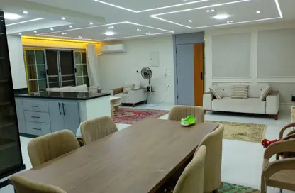 شقة - 3 غرف نوم - 2 حمامات للايجار في شارع كورنيش النيل - العجوزة - الجيزة