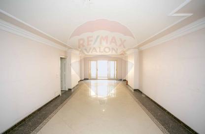 Apartment - 3 Bedrooms - 3 Bathrooms for sale in Abdel Salam Aref St. - Laurent - Hay Sharq - Alexandria
