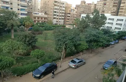 شقة - 3 غرف نوم - 2 حمامات للبيع في شارع الدكتور البطراوي - المنطقة الأولى - مدينة نصر - القاهرة
