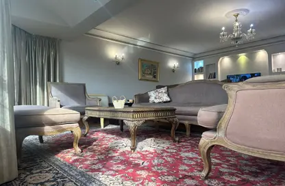 شقة - 5 غرف نوم - 4 حمامات للايجار في شارع الثوره - الدقي - الجيزة