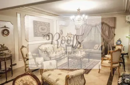 Apartment - 2 Bedrooms - 1 Bathroom for sale in Shagaret Al Dor St. - Zamalek - Cairo