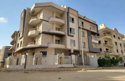 Apartment - 3 Bedrooms - 3 Bathrooms for sale in Bait Alwatan - The 5th Settlement - New Cairo City - Cairo