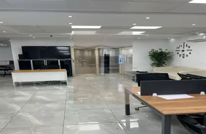 مكتب عمل جماعي - استوديو - 4 حمامات للايجار في شارع اخناتون - الحي الخامس - التجمع الخامس - مدينة القاهرة الجديدة - القاهرة