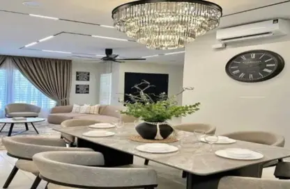Apartment - 3 Bedrooms - 3 Bathrooms for sale in Royal City - Sheikh Zayed Compounds - Sheikh Zayed City - Giza
