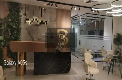 مساحات مكتبية - استوديو - 4 حمامات للايجار في شارع ال ٩٠ الجنوبي - شارع التسعين الجنوبي - التجمع الخامس - مدينة القاهرة الجديدة - القاهرة