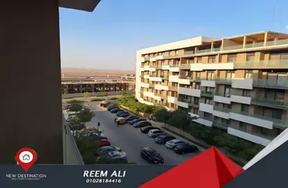 شقة - 3 غرف نوم - 3 حمامات للبيع في كمبوند البروج - كمبوندات الشروق - مدينة الشروق - القاهرة