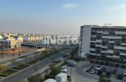 شقة - 2 غرف نوم - 3 حمامات للبيع في كمبوند البروج - كمبوندات الشروق - مدينة الشروق - القاهرة