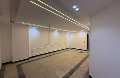 Apartment - 3 Bedrooms - 2 Bathrooms for rent in 10th Sector - Zahraa El Maadi - Hay El Maadi - Cairo