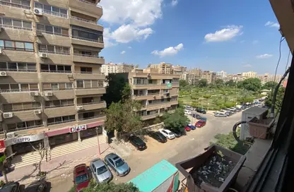 شقة - 3 غرف نوم - 2 حمامات للبيع في شارع الشهيد  مصطفي رياض - المنطقة الأولى - مدينة نصر - القاهرة