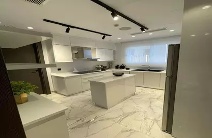 Villa - 5 Bedrooms - 4 Bathrooms for sale in Emarat Dobat Almaza - Al Thawra St. - Almazah - Heliopolis - Masr El Gedida - Cairo