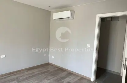 Apartment - 3 Bedrooms - 2 Bathrooms for sale in Village West - Sheikh Zayed Compounds - Sheikh Zayed City - Giza