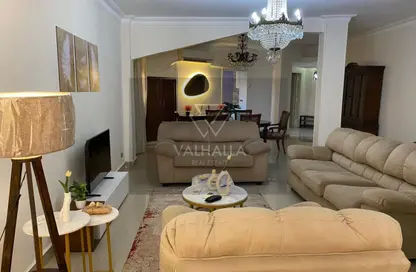 شقة - 2 غرف نوم - 2 حمامات للايجار في شارع الملك الفضل - الزمالك - القاهرة