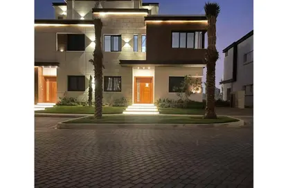 Villa - 4 Bedrooms - 4 Bathrooms for sale in Azzar - 5th Settlement Compounds - The 5th Settlement - New Cairo City - Cairo