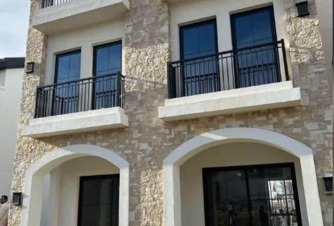 8211678 - Property Image 3