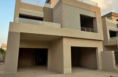 Villa - 4 Bedrooms - 5 Bathrooms for sale in New Giza - Cairo Alexandria Desert Road - 6 October City - Giza
