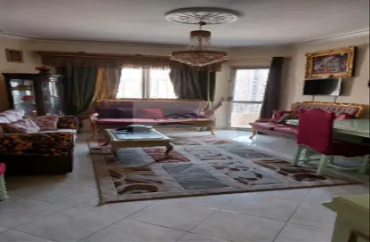 Apartment - 2 Bedrooms - 1 Bathroom for rent in Cornish El Nile St. - Maadi - Hay El Maadi - Cairo