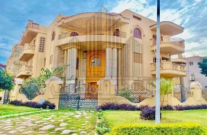 Villa for sale in Area D - Ganoob El Acadimia - New Cairo City - Cairo