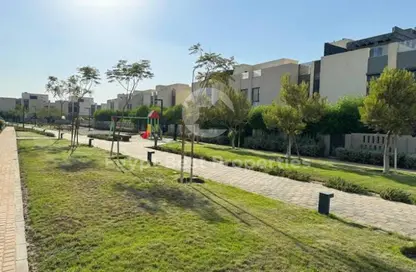 شقة - 2 غرف نوم - 2 حمامات للبيع في كمبوند البروج - كمبوندات الشروق - مدينة الشروق - القاهرة