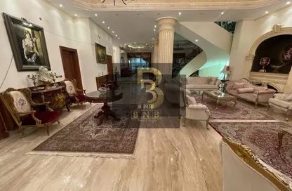 فيلا - 4 غرف نوم - 6 حمامات للبيع في شارع الشويفات - الحي الاول - التجمع الخامس - مدينة القاهرة الجديدة - القاهرة