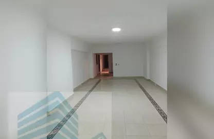Apartment - 3 Bedrooms - 3 Bathrooms for rent in Mohamed Fawzy Moaz St. - Smouha - Hay Sharq - Alexandria