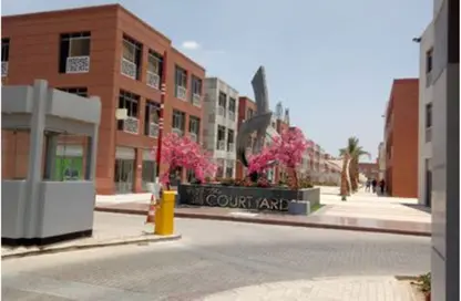 محل تجاري - استوديو - 3 حمامات للبيع في ذا كورت يارد - الحي الثاني عشر - الشيخ زايد - الجيزة